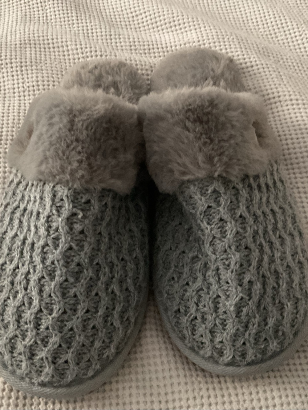 Comfortable women slippers gray